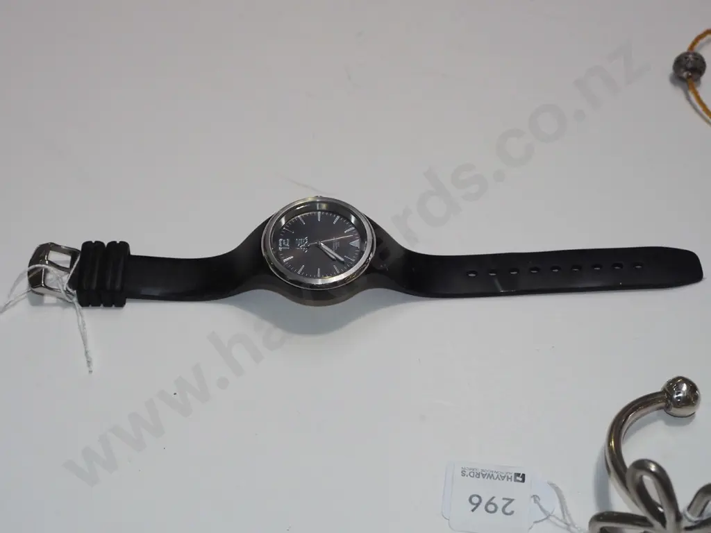 men's wristwatch Image 1++