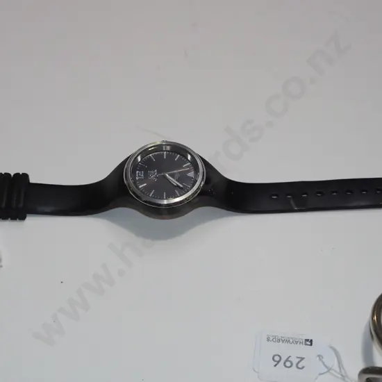 men's wristwatch