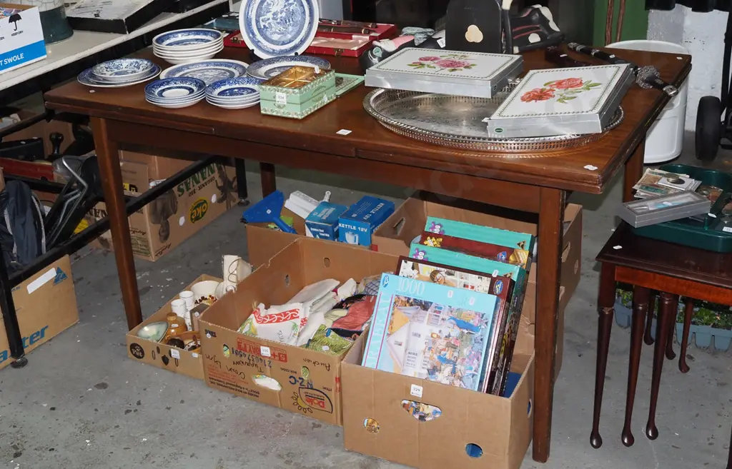 mid-century extending dining table, no chairs H-730 L-1380 W-840 Image 1++