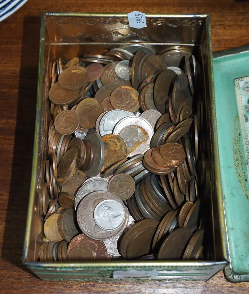 tin of coins Image 1++