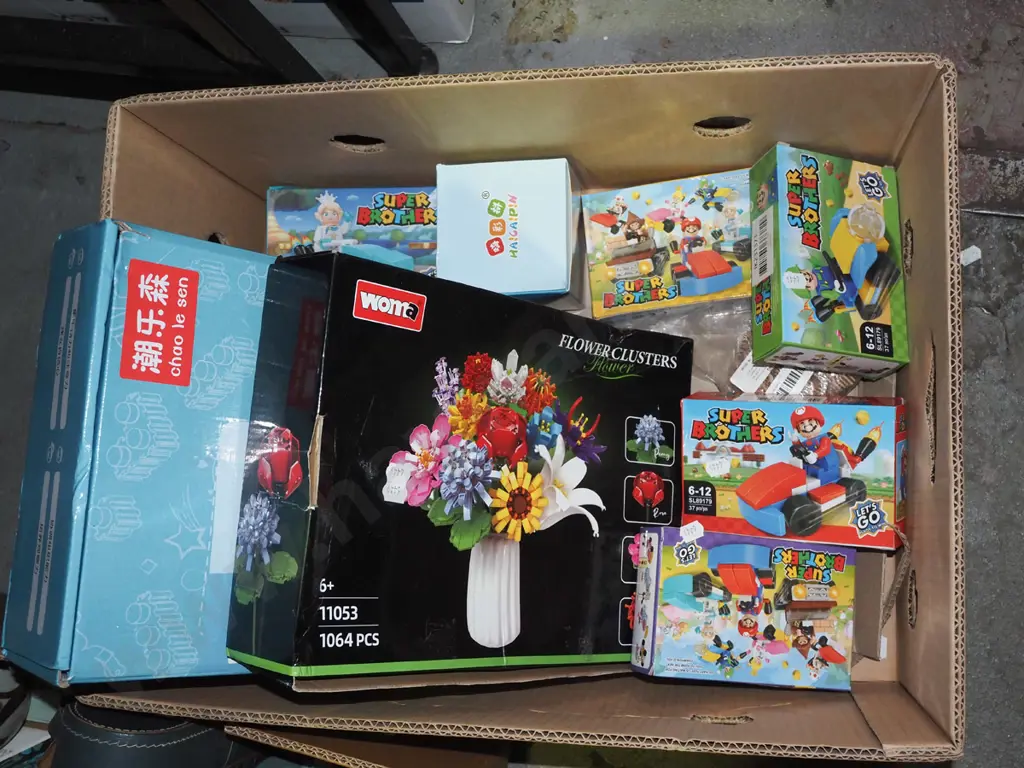 box of plastic brick toys Image 1++