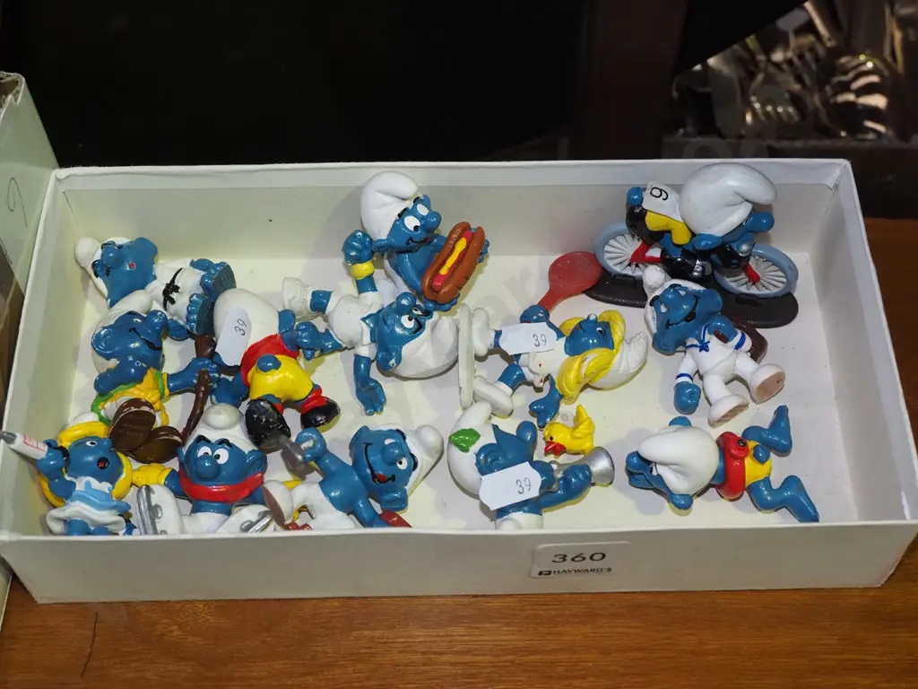 box of Smurfs Image 1++