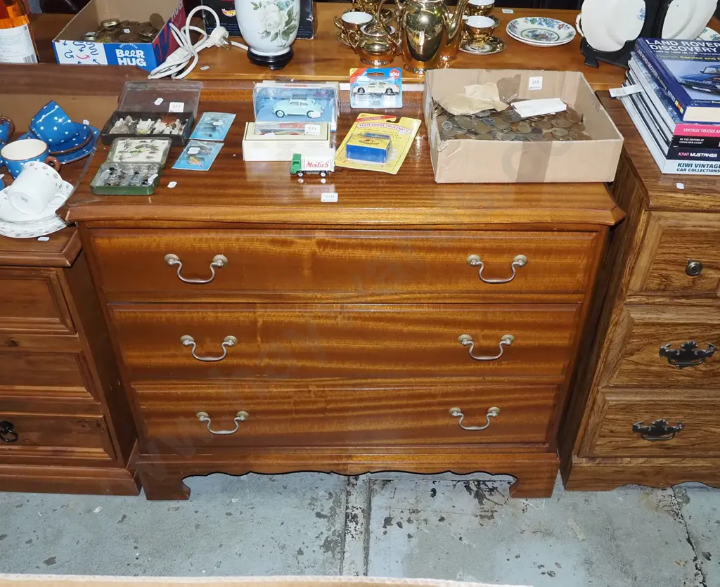 rimu 3-drawer chest with brass drop handles H-750 W-880 D-400 Image 1++