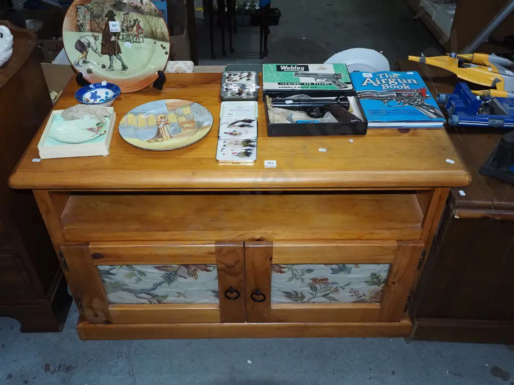 pine 2-door entertainment unit H-640 W-980 D-460 Image 1++