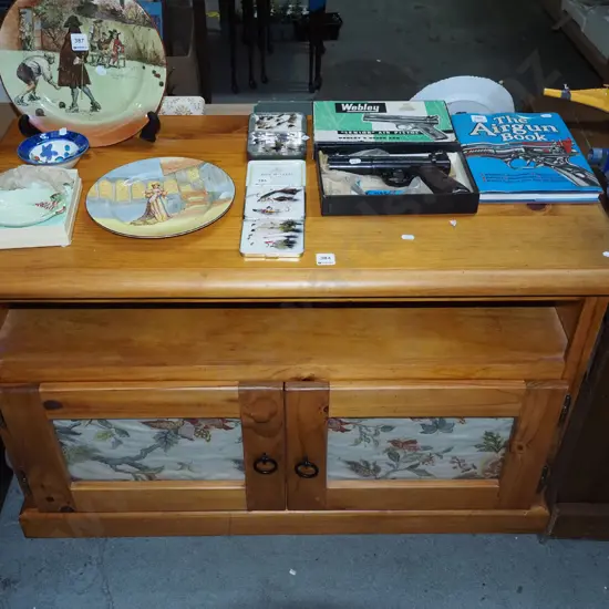 pine 2-door entertainment unit H-640 W-980 D-460