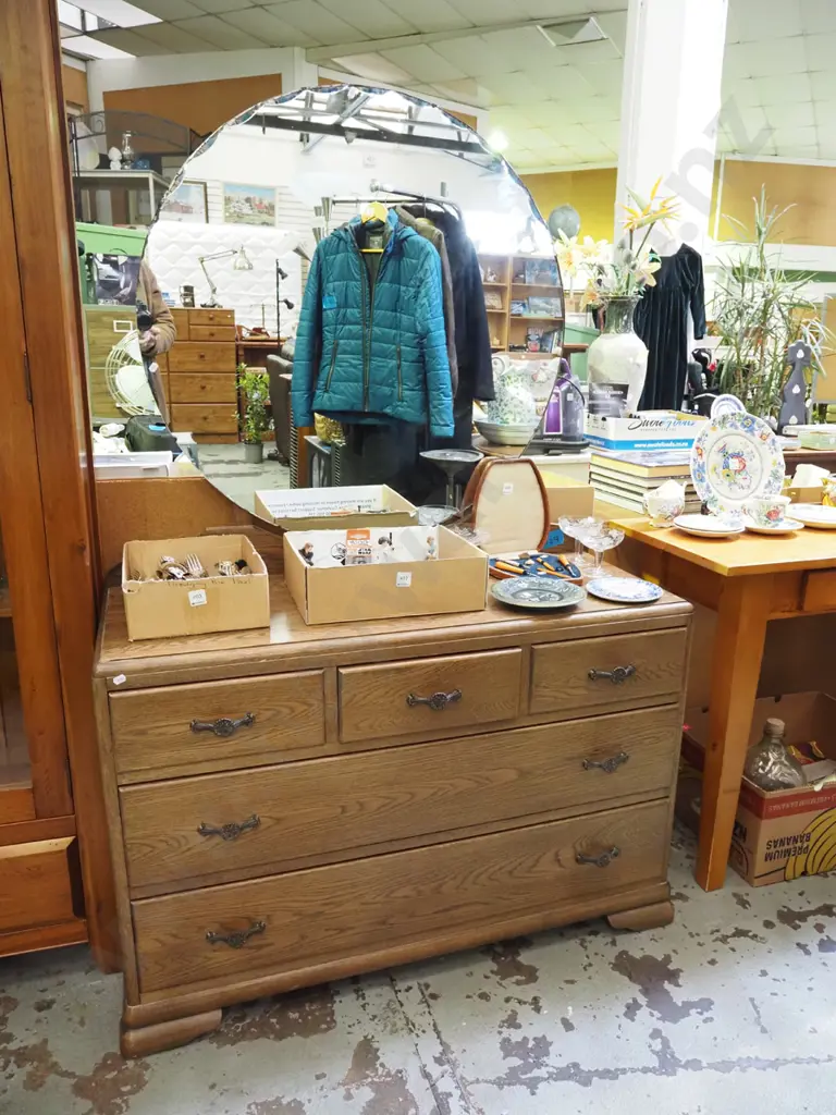 oak 5-drawer mirror-back dresser - some borer H-1600 W-1050 D-430 Image 1++