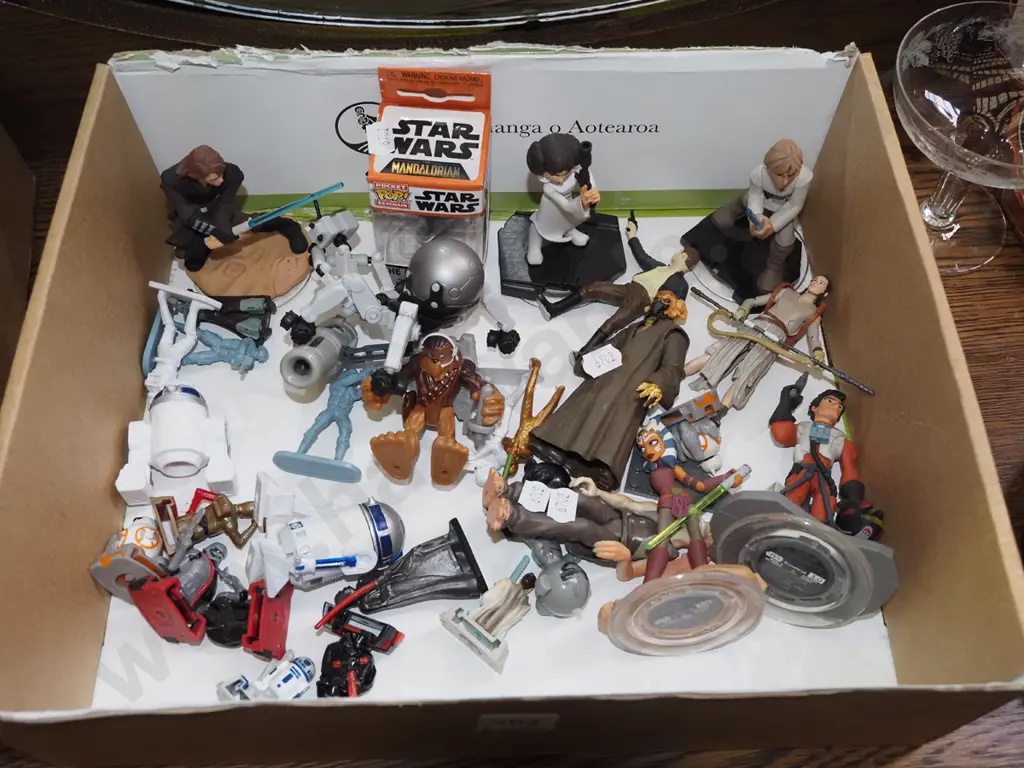 box of small Star Wars collectables and other toys Image 1++