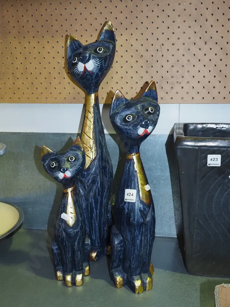 3x carved cat figurines Tallest H560 Image 1++
