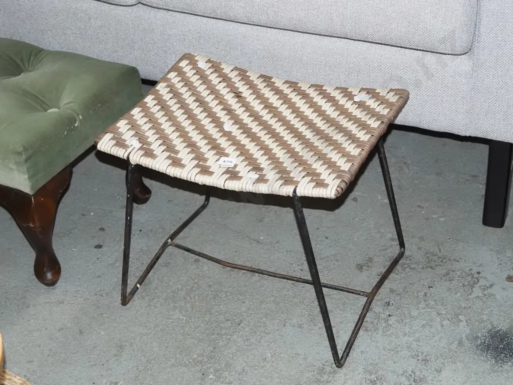 retro woven plastic stool Image 1++