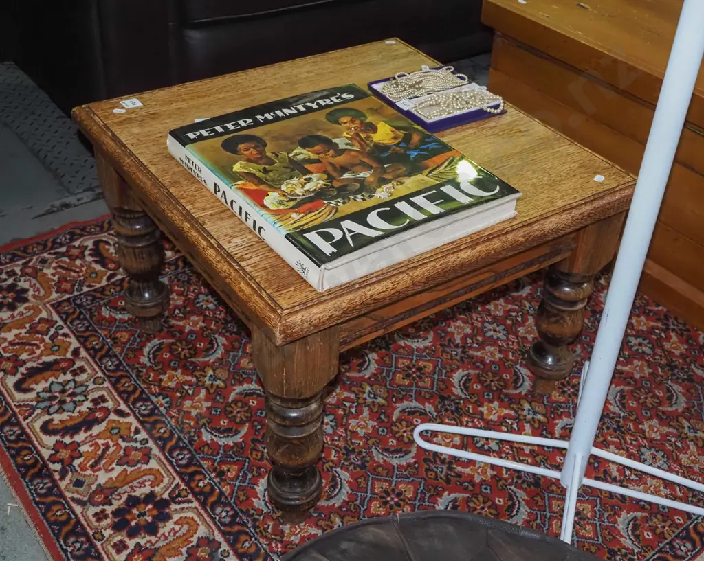 solid oak turned leg end table - varnish needs attention Image 1++