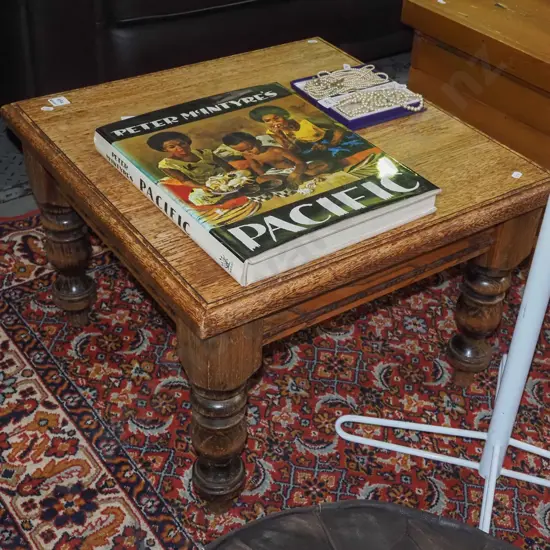 solid oak turned leg end table - varnish needs attention