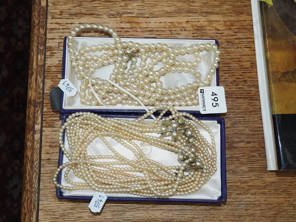 2x pearl? Necklaces Image 1++