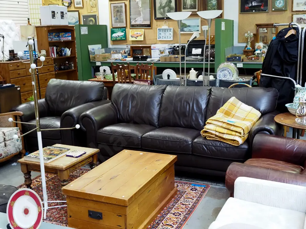 Leatherworld brown leather rolled arm 2 piece lounge suite - 3 seater, single armchair - very good condition Image 1++