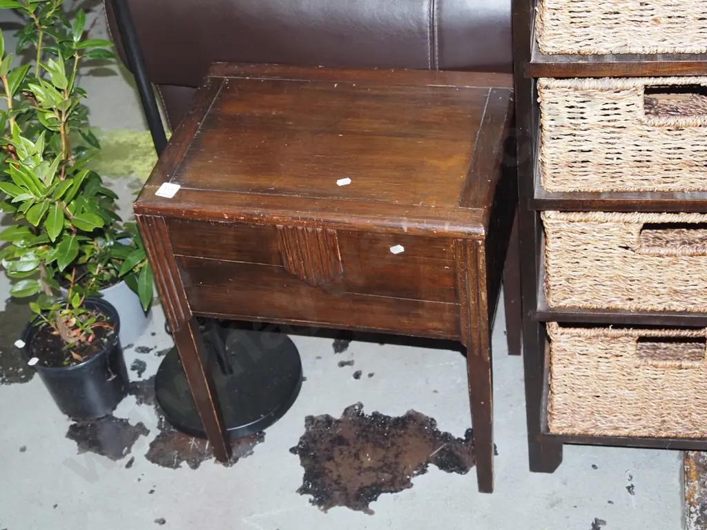 art deco sewing box with fitted tray interior Image 1++