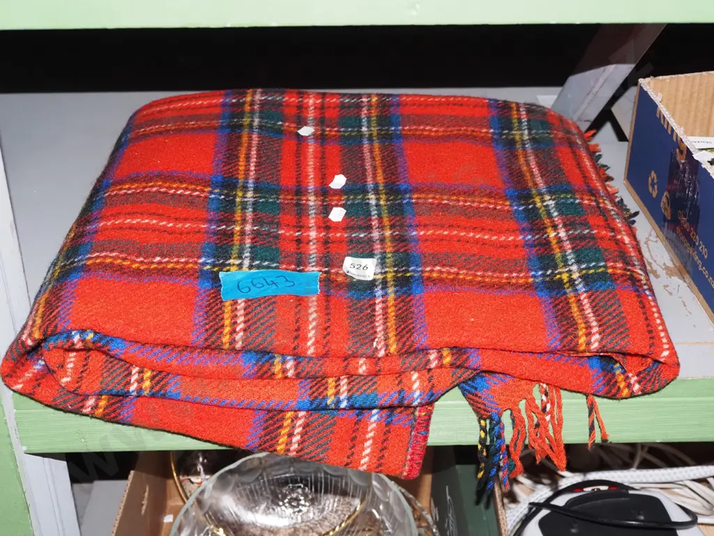 checked travel blanket Image 1++