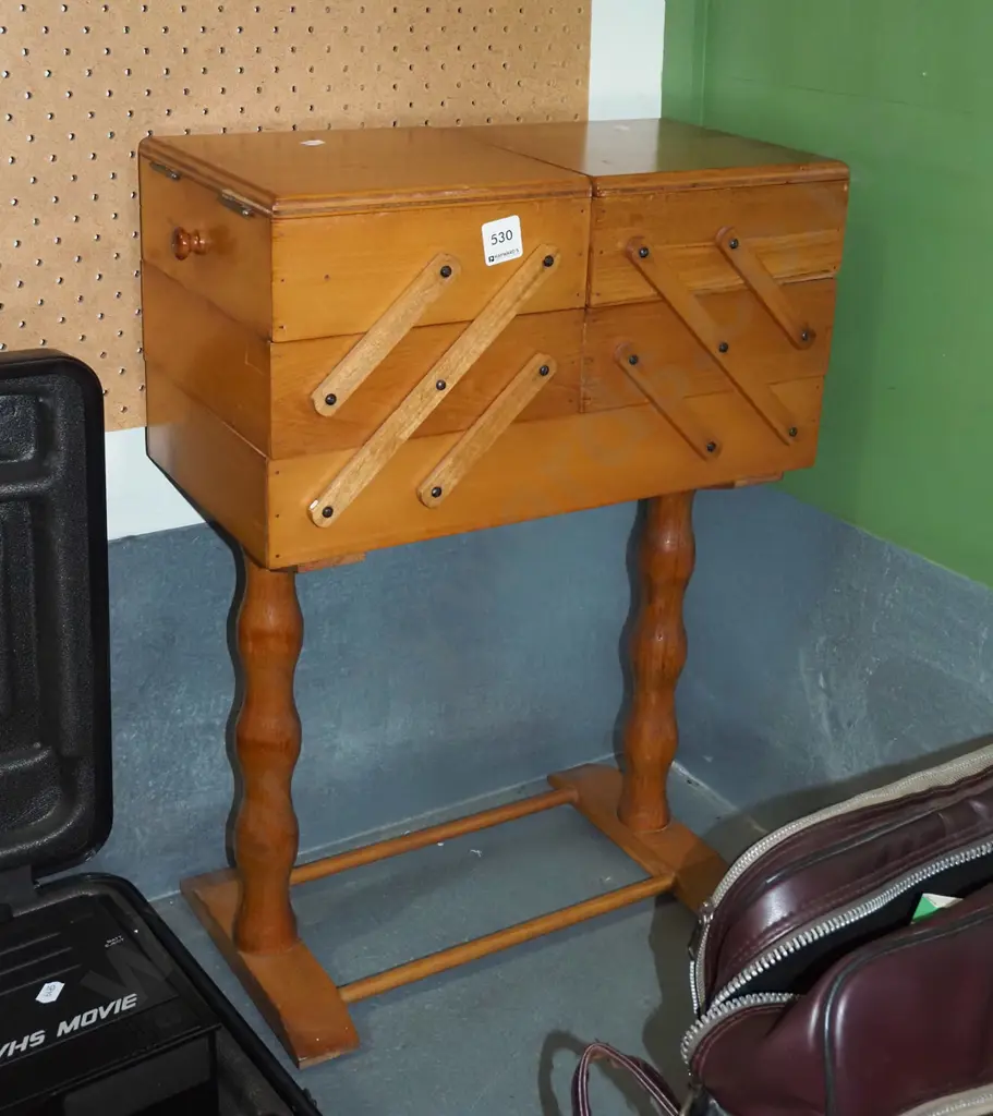 wooden concertina sewing box Image 1++