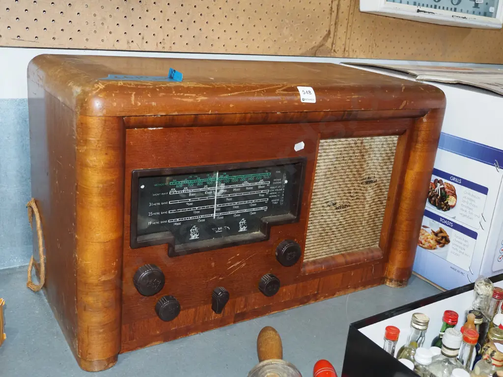 large Columbus mantle radio H380 W610 Image 1++