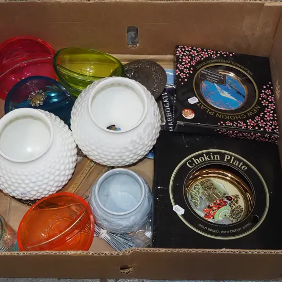 box; Chokin plates, light fittigs, plastic bowls etc