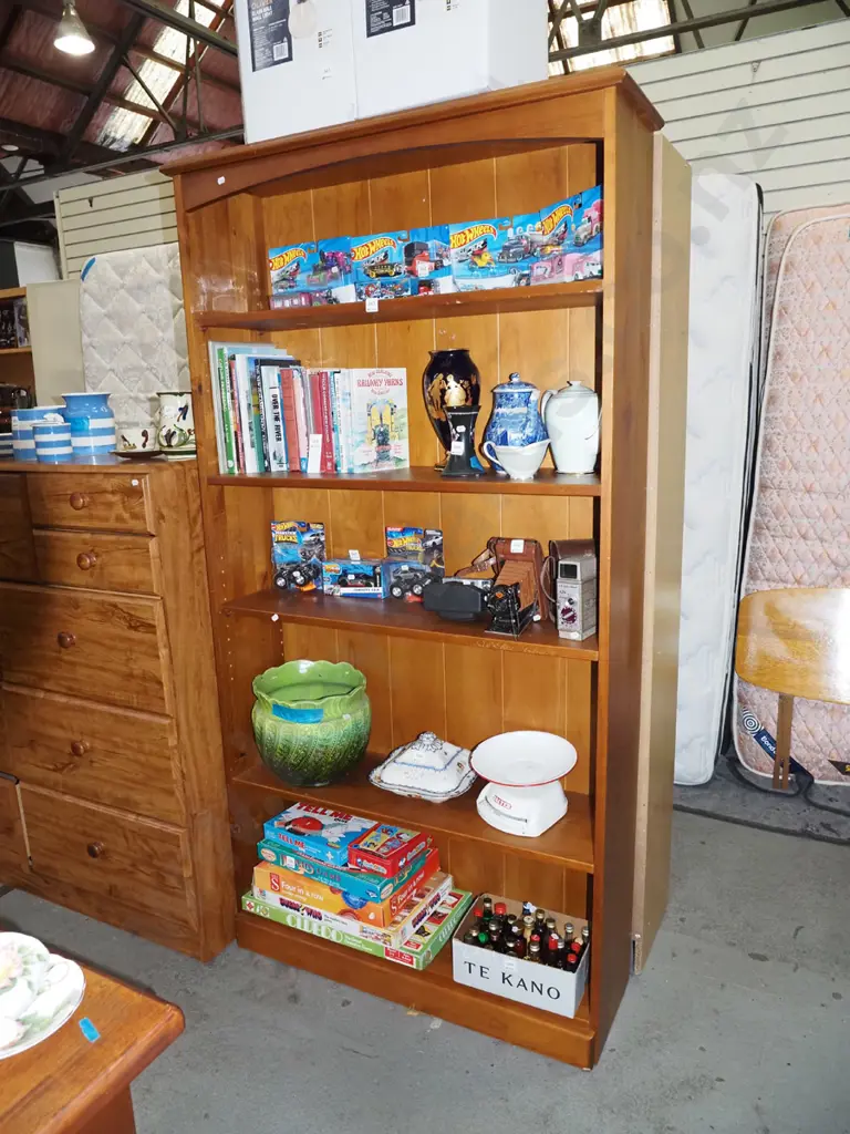 solid pine adjustable bookcase H1810 W950 D280 Image 1++