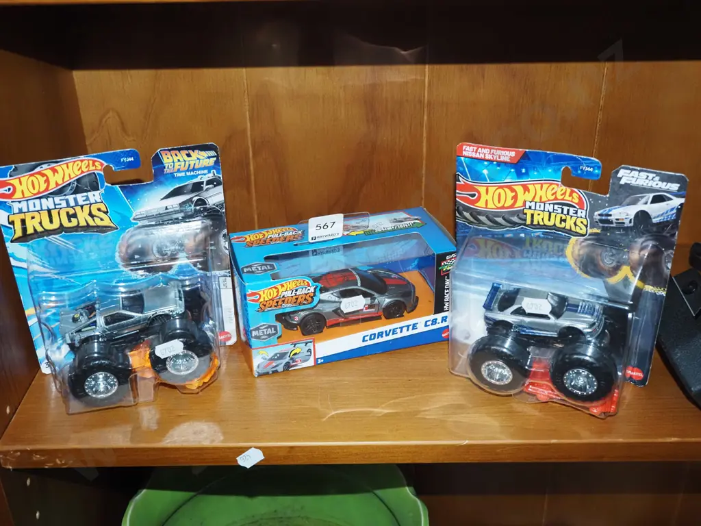 3x boxed HotWheels toy vehicles Image 1++
