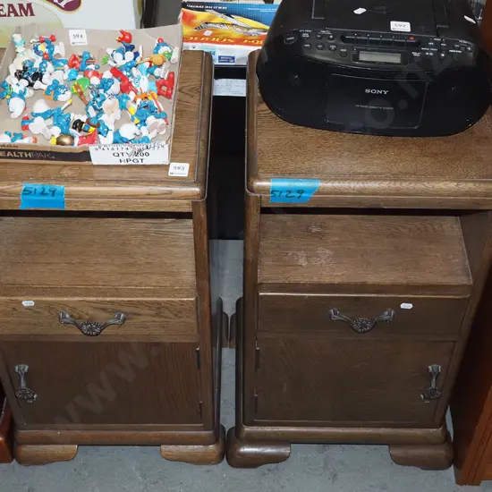 2x oak 1 door 1 drawer bedside cabinets - damage to one side of one cabinet