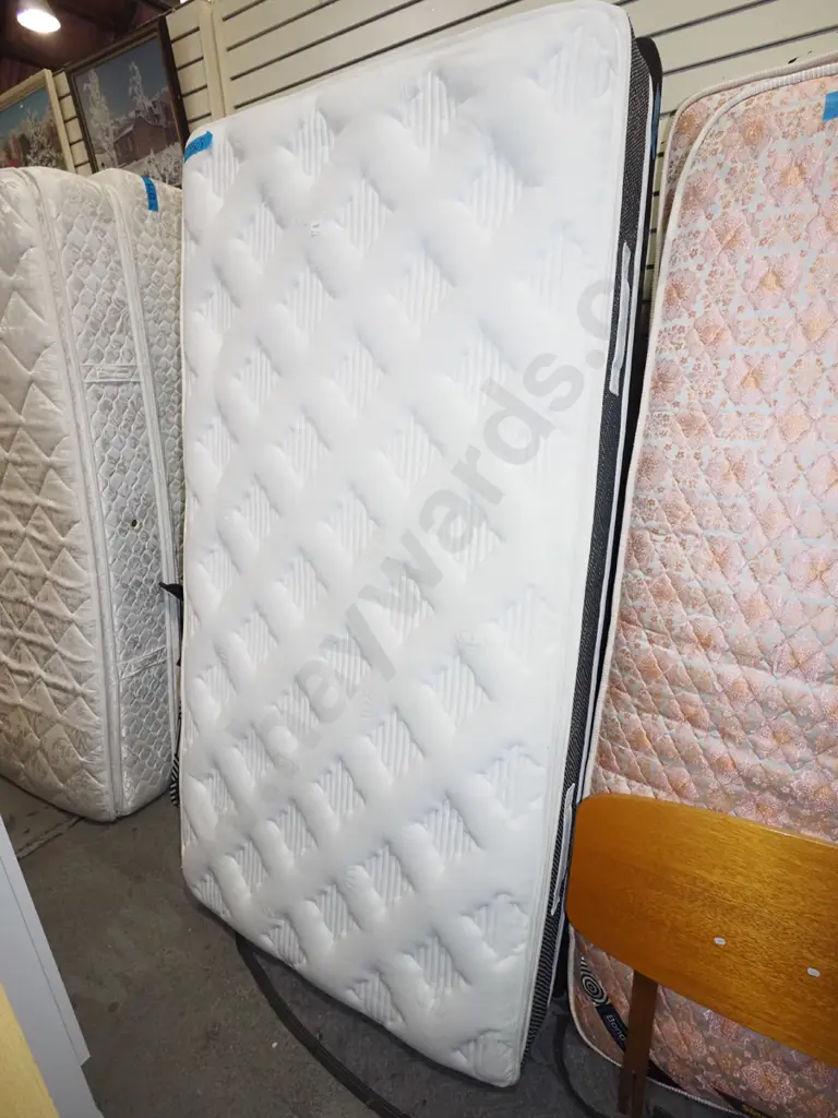 king single with bed with pop up trundler base Image 1++