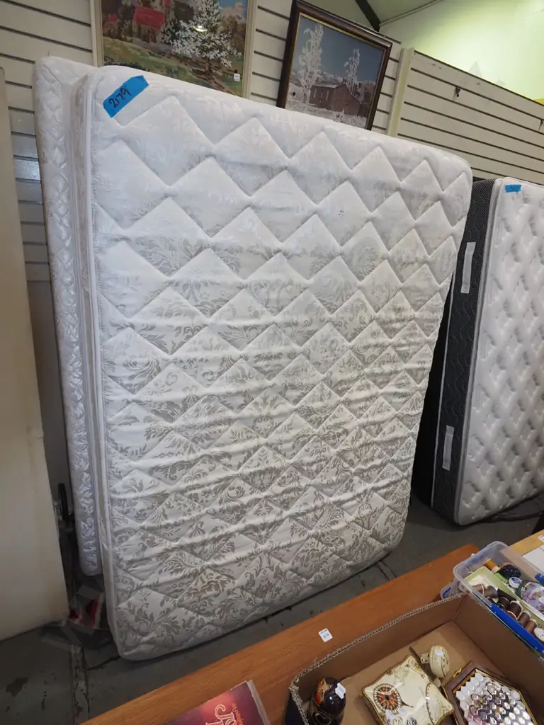 queen bed base and mattress Image 1++