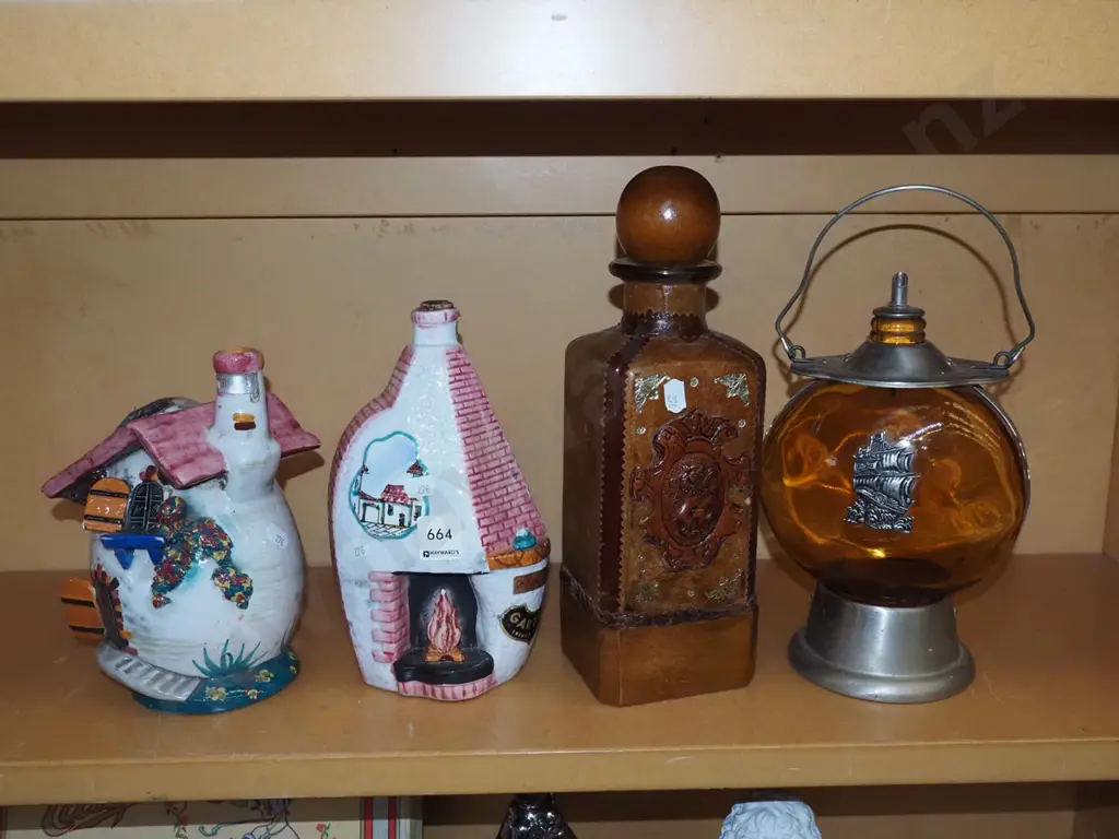 decanters, bottles Image 1++