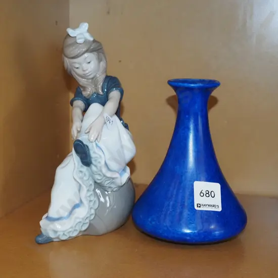 Nao figurine, Tustall vase 