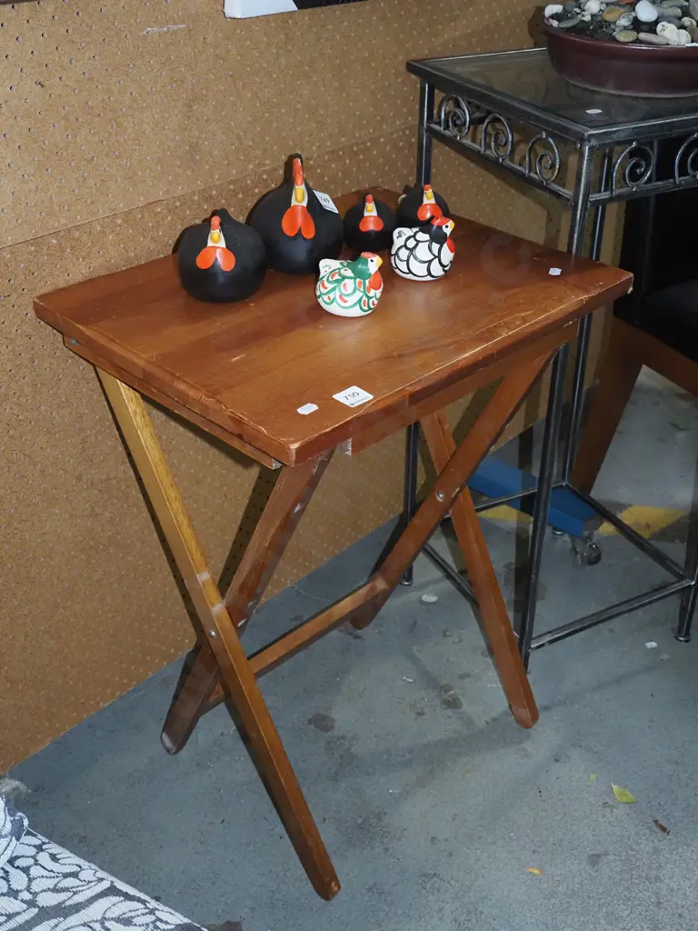 small foldaway iron table Image 1++