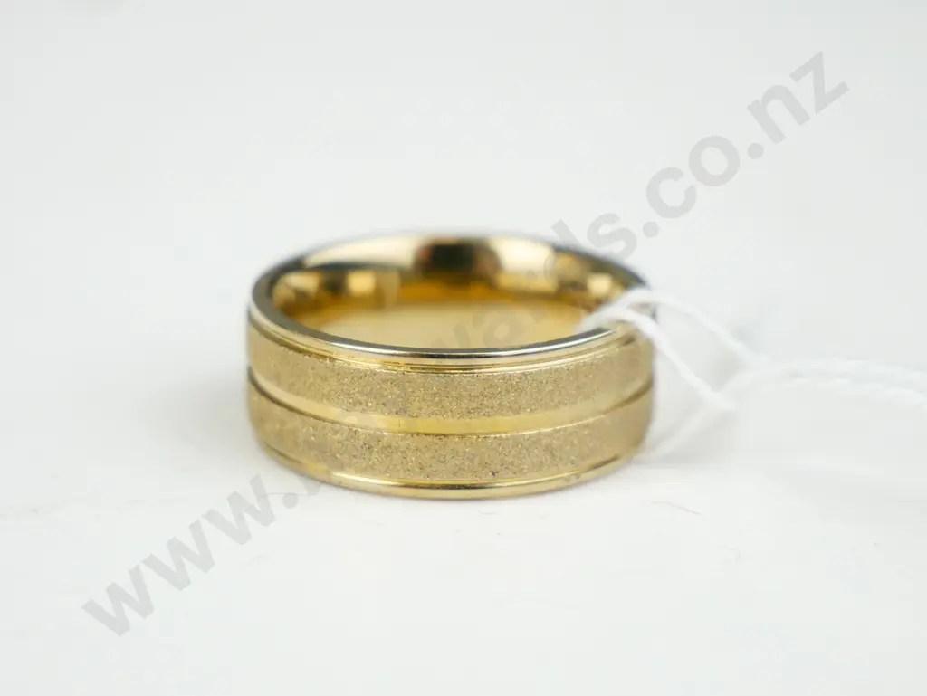 Gold coloured decorative ring Image 1++