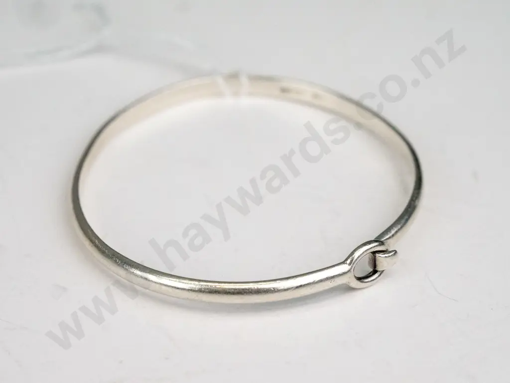 Bangle, silver, hook clasp Image 1++