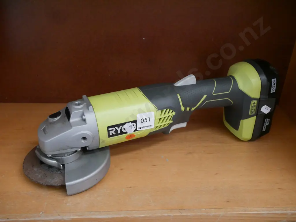Ryobi grinder and battery Image 1++