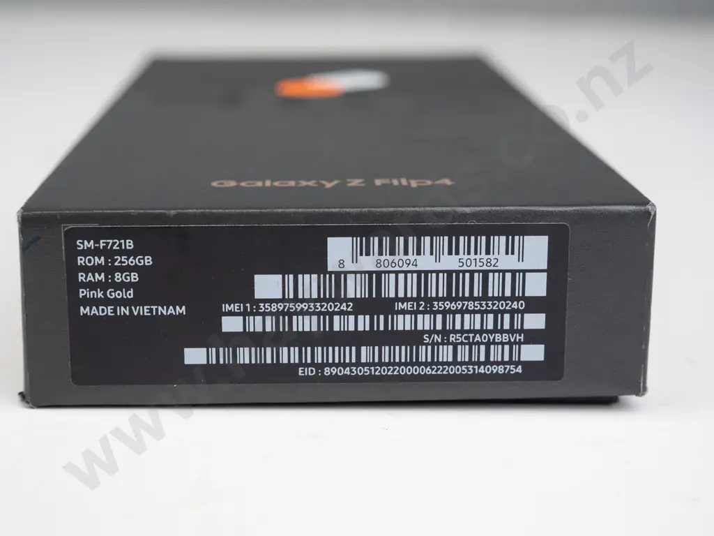 Samsung Galaxy Z Flip 4, in box, no sim holder Image 1++