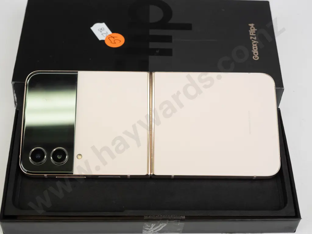 Samsung Galaxy Z Flip 4, in box, no sim holder Image 1++