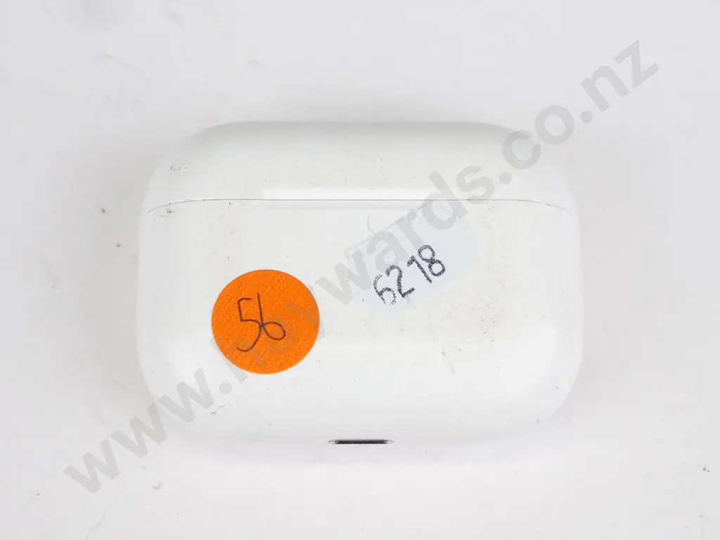 Apple Airpods & charging case Image 1++