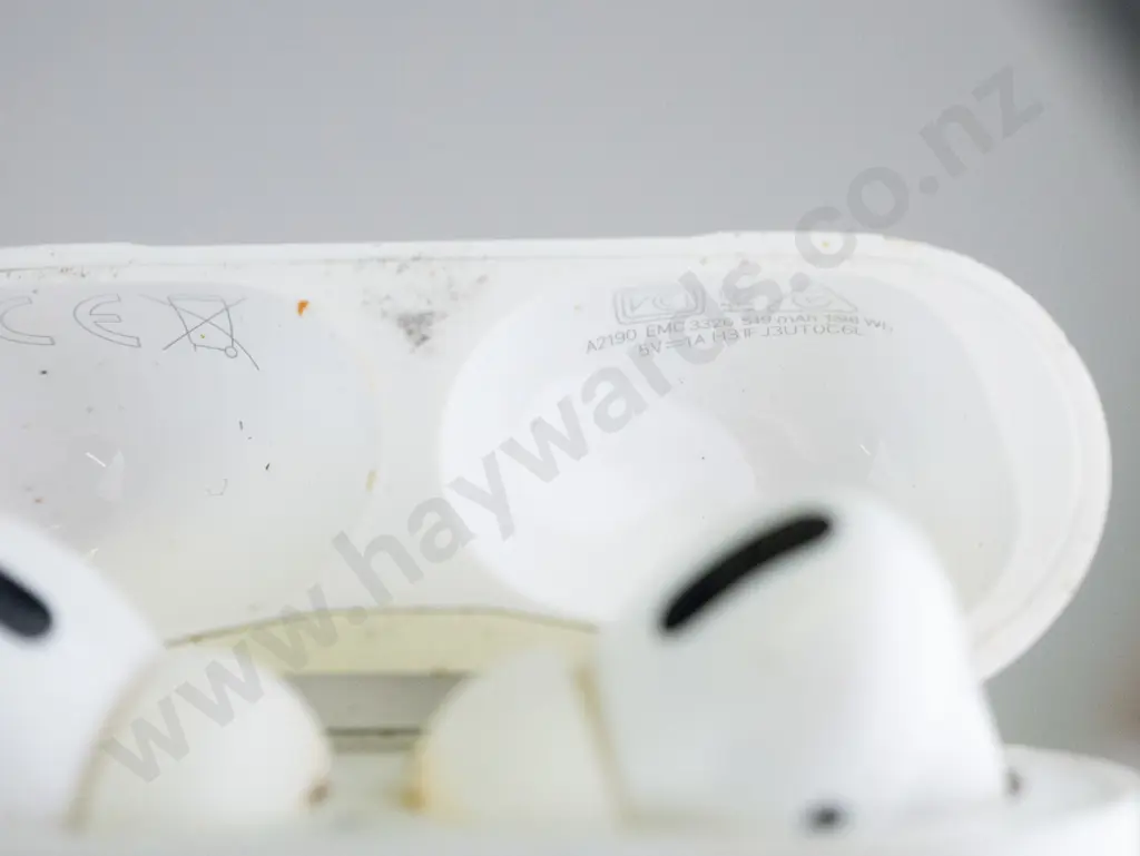 Apple Airpods & charging case Image 1++