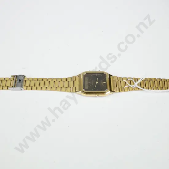 Gold coloured Casio men's watch - broken fastener