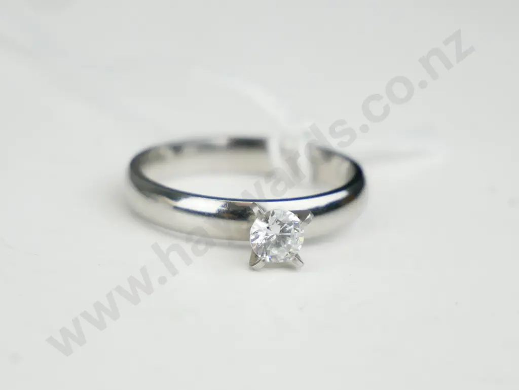 Silver coloured ring with single clear stone Image 1++