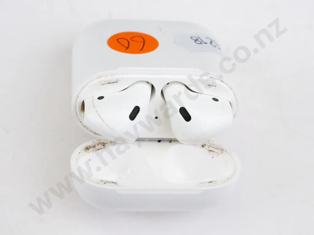 Apple Airpods & charging case Image 1++
