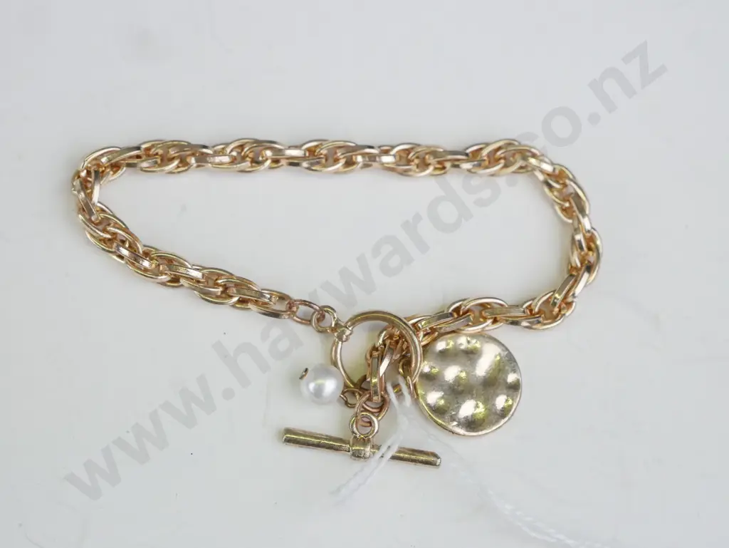 Rose Gold Coloured Chain Bracelet with pearl Image 1++