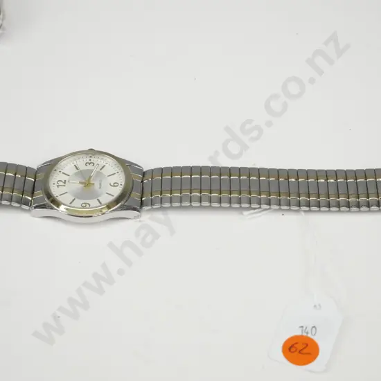 Men's stainless steel watch, broken strap, round face