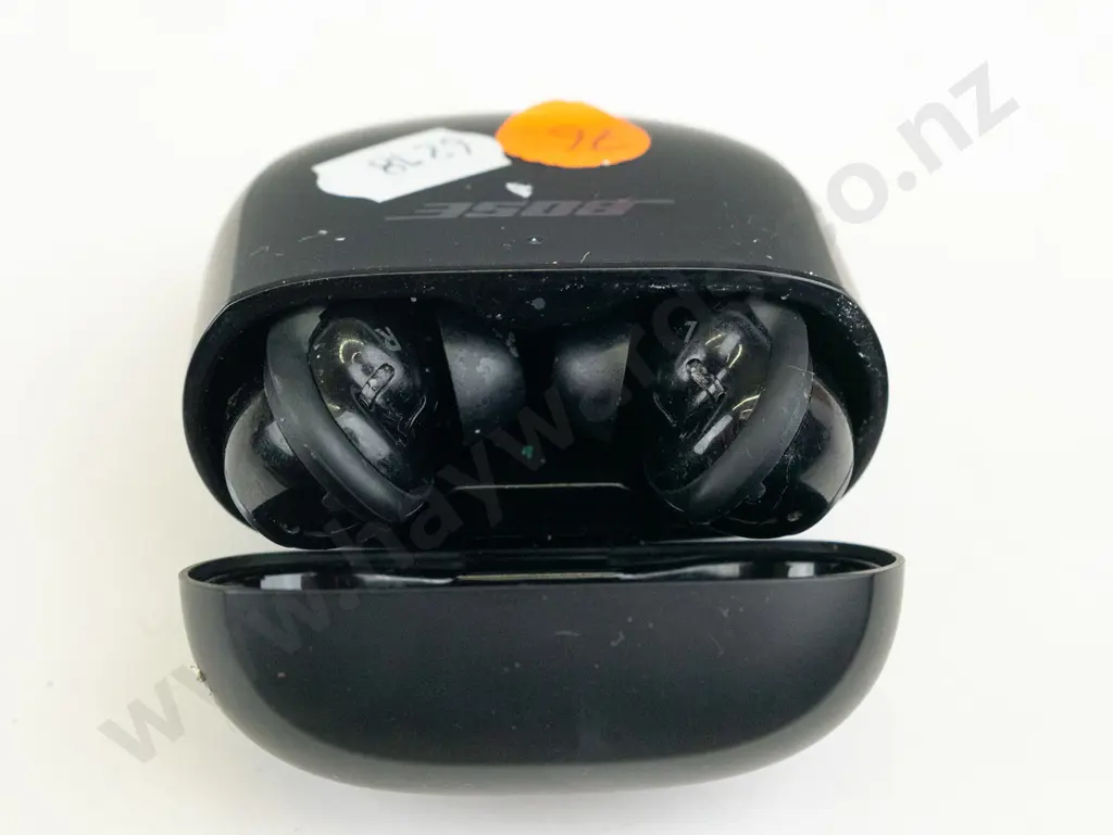 Bose airbuds in black case Image 1++