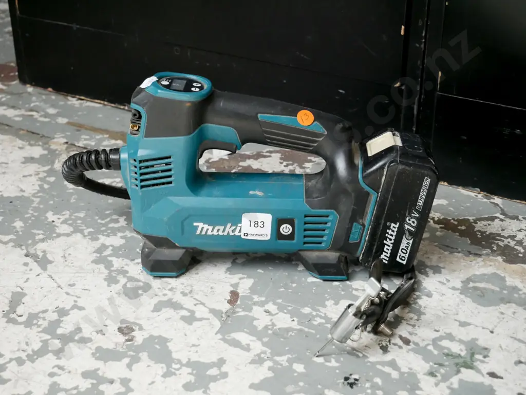 Makita tyre/ball inflater Image 1++