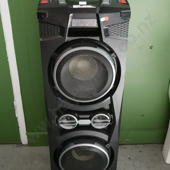 Mac Audio MMC910 1000 watt portable party Bluetooth speaker - no power cord