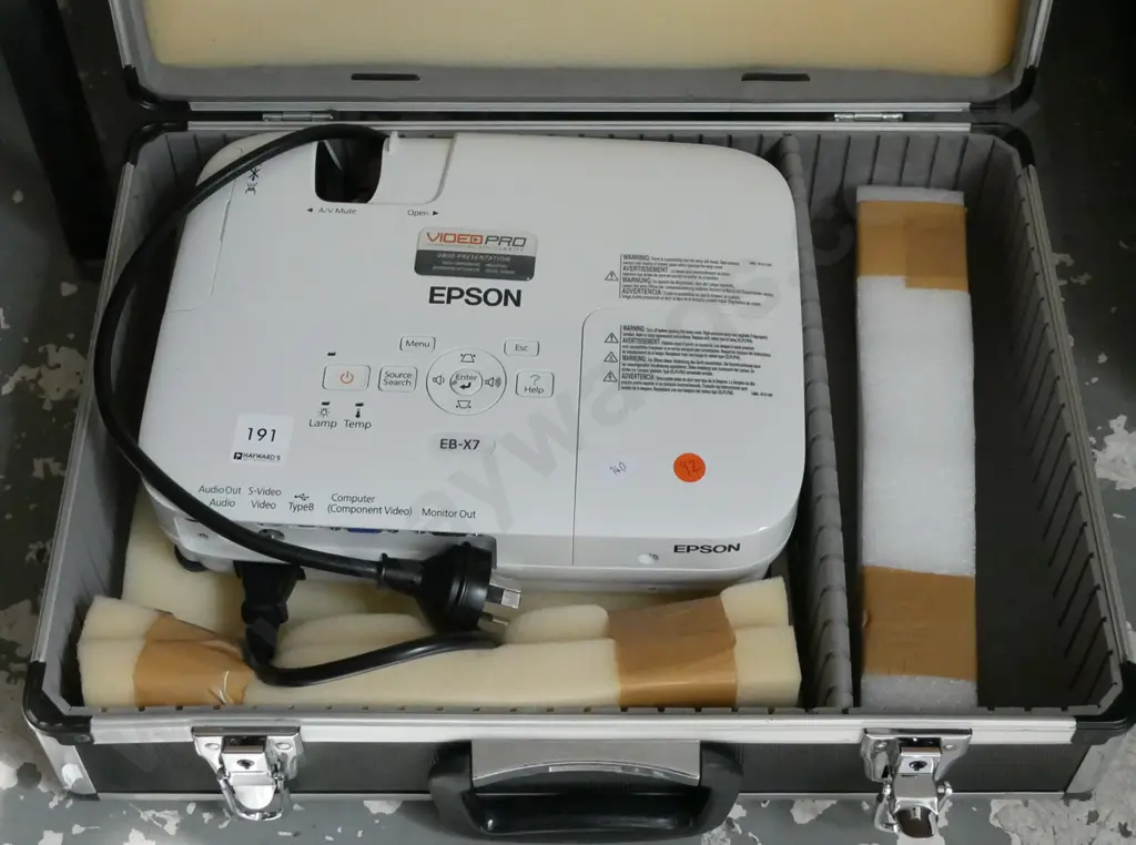 Video Pro projector in case Image 1++