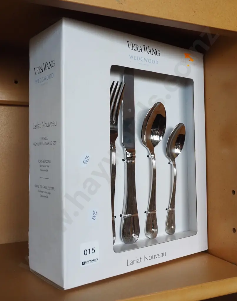 boxed as new Wedgwood cutlery set Image 1++