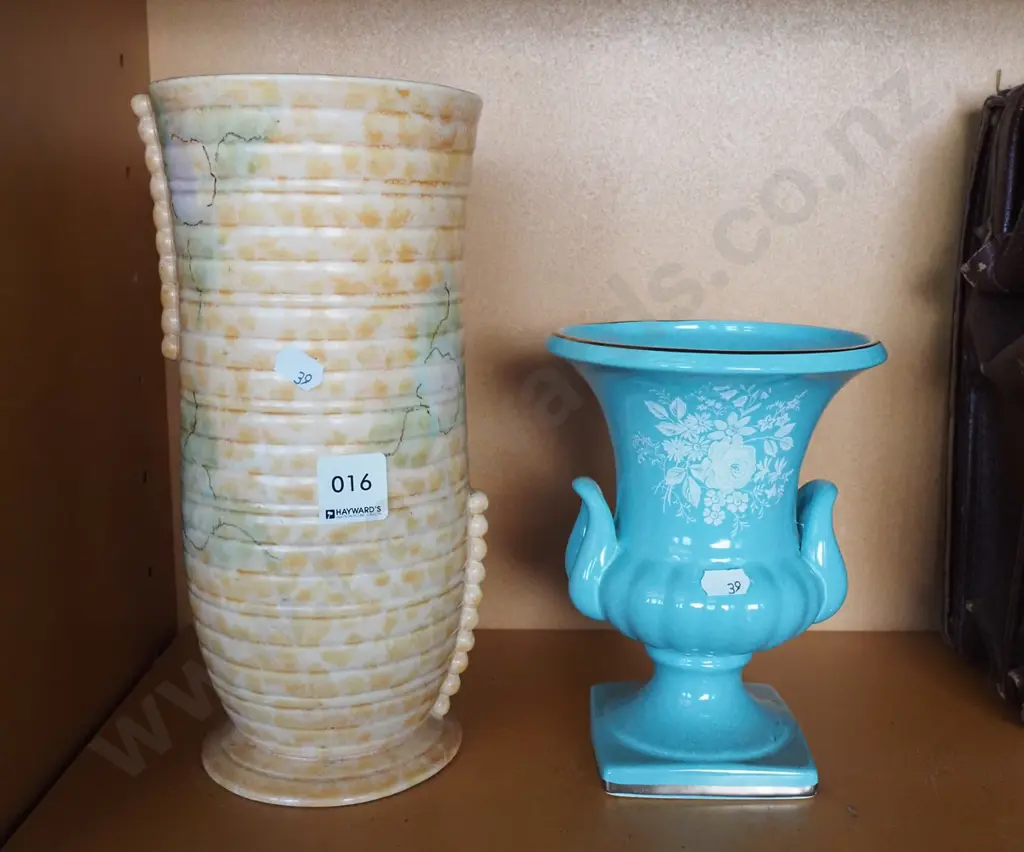 2x vases H270 Image 1++