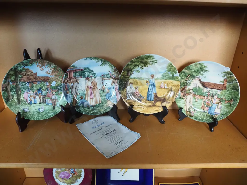 4x Wedgwood cabinet plates Image 1++