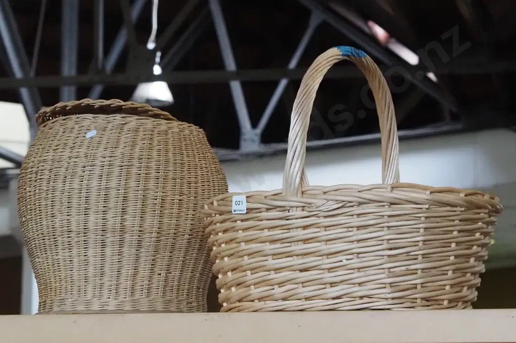 2x cane baskets Image 1++